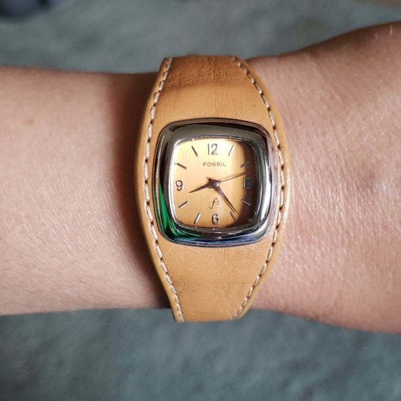 EUC Fossil brown leather watch